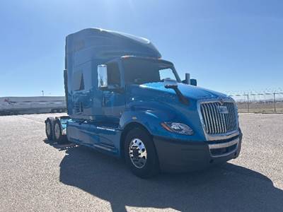 International LT625 Single Axle Sleeper Semi Truck - 73" Integral Sleeper, Cummins 400HP, 11 Speed Automatic