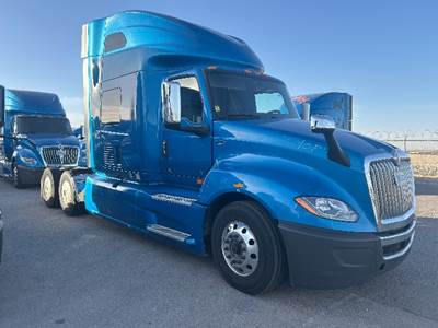 International LT625 Single Axle Sleeper Semi Truck - 73" Integral Sleeper, Cummins 400HP, 11 Speed Automatic