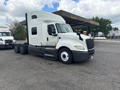 International LT625 Sleeper Semi Truck - 73" Integral Sleeper, Cummins 450HP, 12 Speed Automatic