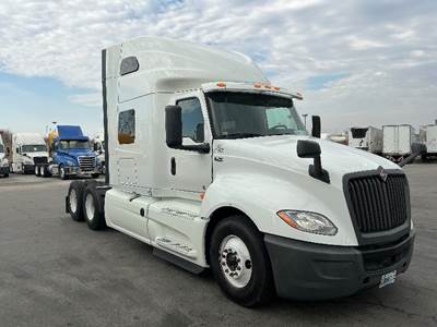 International LT625 Sleeper Semi Truck - 73" Integral Sleeper, Cummins 450HP, 12 Speed Automatic