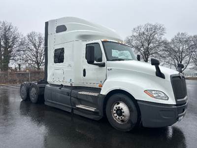 International LT625 Sleeper Semi Truck - 73" Integral Sleeper, Cummins 450HP, 12 Speed Automatic