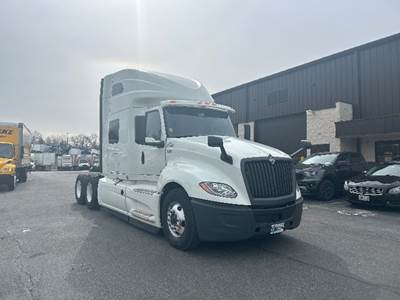 International LT625 Sleeper Semi Truck - 73" Integral Sleeper, Cummins 450HP, 10 Speed Automatic