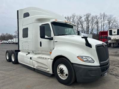 International LT625 Sleeper Semi Truck - 73" Integral Sleeper, Cummins 450HP, 12 Speed Automatic