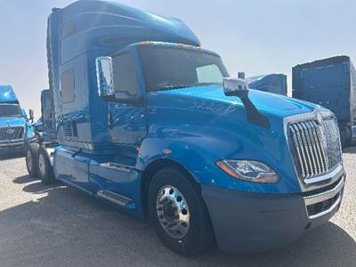 International LT625 Single Axle Sleeper Semi Truck - 73" Integral Sleeper, Cummins 400HP, 11 Speed Automatic