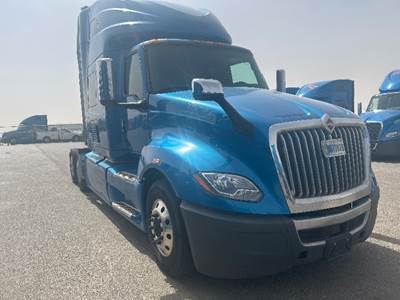 International LT625 Single Axle Sleeper Semi Truck - 73" Integral Sleeper, Cummins 400HP, 11 Speed Automatic