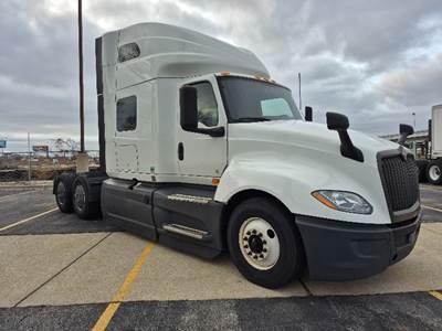 International LT625 Sleeper Semi Truck - 73" Integral Sleeper, Cummins 450HP, 12 Speed Automatic