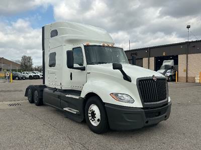 International LT625 Sleeper Semi Truck - 73" Integral Sleeper, Cummins 450HP, 12 Speed Automatic