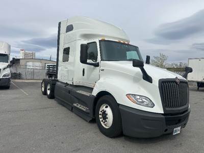 International LT625 Sleeper Semi Truck - 73" Integral Sleeper, Cummins 450HP, 12 Speed Automatic