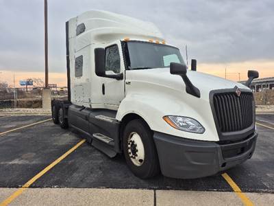 International LT625 Sleeper Semi Truck - 73" Integral Sleeper, Cummins 450HP, 12 Speed Automatic
