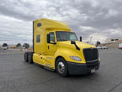 International LT625 Sleeper Semi Truck - 73" Integral Sleeper, Cummins 450HP, 12 Speed Automatic