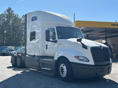 International LT625 Sleeper Semi Truck - 73" Integral Sleeper, Cummins 450HP, 12 Speed Automatic