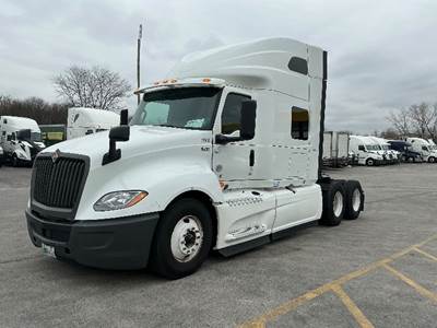 International LT625 Sleeper Semi Truck - 73" Integral Sleeper, Cummins 450HP, 12 Speed Automatic