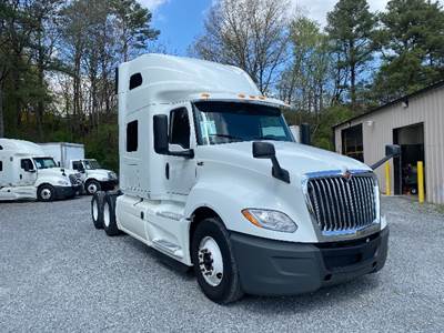 International LT625 Sleeper Semi Truck - 73" Integral Sleeper, Cummins 450HP, 10 Speed Automatic