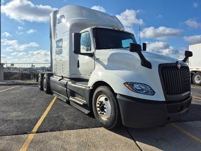 International LT625 Sleeper Semi Truck - 73" Integral Sleeper, Cummins 450HP, 12 Speed Automatic