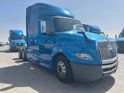 International LT625 Single Axle Sleeper Semi Truck - 73" Integral Sleeper, Cummins 400HP, 11 Speed Automatic