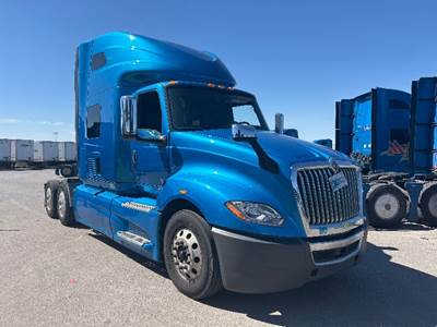 International LT625 Single Axle Sleeper Semi Truck - 73" Integral Sleeper, Cummins 400HP, 11 Speed Automatic