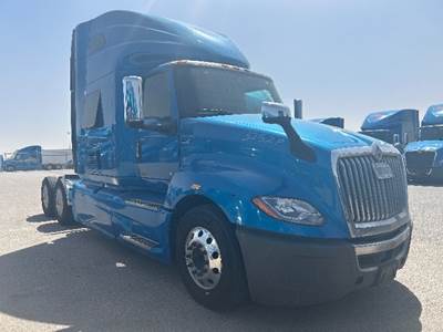 International LT625 Single Axle Sleeper Semi Truck - 73" Integral Sleeper, Cummins 400HP, 11 Speed Automatic