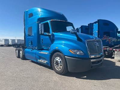 International LT625 Single Axle Sleeper Semi Truck - 73" Integral Sleeper, Cummins 400HP, 11 Speed Automatic