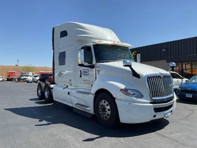 International LT625 Sleeper Semi Truck - 73" Integral Sleeper, Cummins 450HP, 12 Speed Automatic