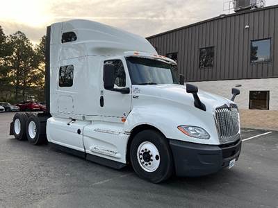 International LT625 Sleeper Semi Truck - 73" Integral Sleeper, Cummins 450HP, 13 Speed Automatic