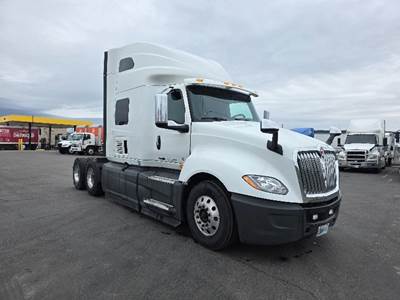 International LT625 Sleeper Semi Truck - 73" Integral Sleeper, Cummins 450HP, 10 Speed Manual