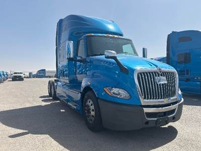 International LT625 Single Axle Sleeper Semi Truck - 73" Integral Sleeper, Cummins 400HP, 11 Speed Automatic