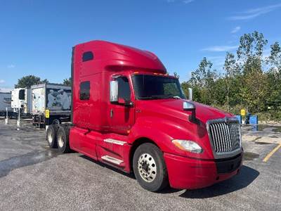 International LT625 Sleeper Semi Truck - 73" Integral Sleeper, Cummins 400HP, 10 Speed Automatic