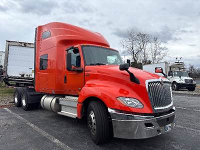 International LT625 Sleeper Semi Truck - 73" Integral Sleeper, 450HP, 12 Speed Automatic