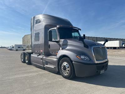 International LT625 Sleeper Semi Truck - 73" Integral Sleeper, 450HP, 12 Speed Automatic