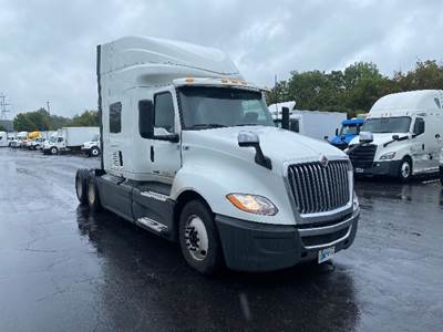 International LT625 Sleeper Semi Truck - Integral Sleeper, Cummins 450HP, 12 Speed Automatic