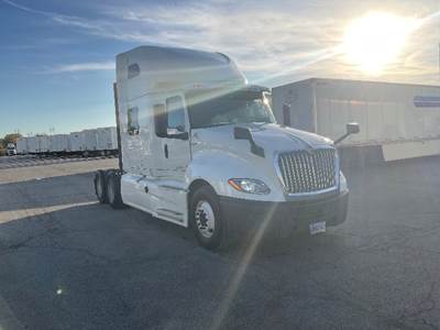 International LT625 Sleeper Semi Truck - 73" Integral Sleeper, Cummins 450HP, 12 Speed Automatic