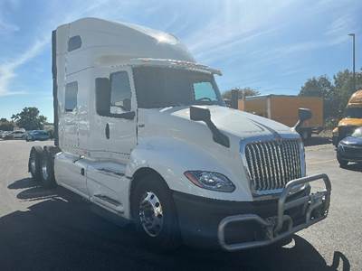 International LT625 Sleeper Semi Truck - 73" Integral Sleeper, Cummins 450HP, 13 Speed Automatic