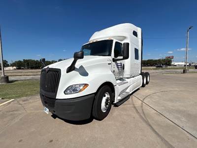 International LT625 Sleeper Semi Truck - 73" Integral Sleeper, Cummins 450HP, 13 Speed Automatic