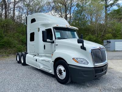 International LT625 Sleeper Semi Truck - 73" Integral Sleeper, Cummins 450HP, 12 Speed Automatic