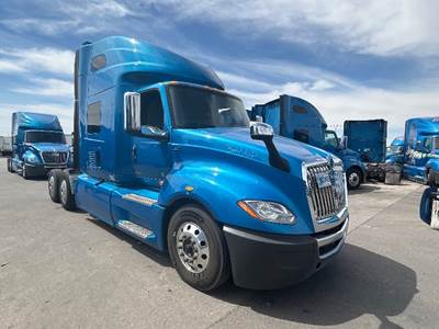 International LT625 Single Axle Sleeper Semi Truck - 73" Integral Sleeper, Cummins 400HP, 11 Speed Automatic