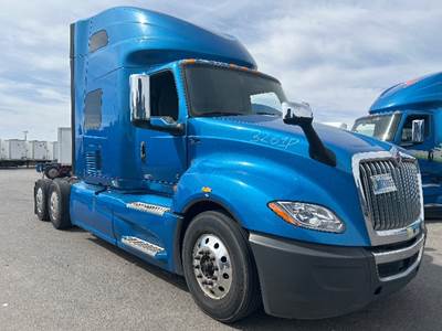 International LT625 Single Axle Sleeper Semi Truck - 73" Integral Sleeper, Cummins 400HP, 11 Speed Automatic