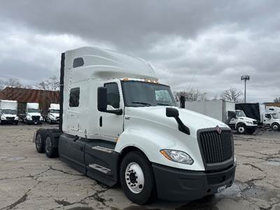 International LT625 Sleeper Semi Truck - 73" Integral Sleeper, Cummins 450HP, 12 Speed Automatic