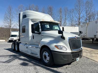International LT625 Sleeper Semi Truck - 73" Integral Sleeper, Cummins 450HP, 10 Speed Automatic