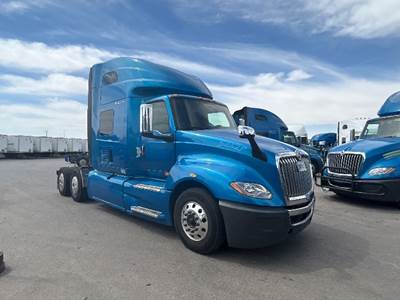 International LT625 Single Axle Sleeper Semi Truck - 73" Integral Sleeper, Cummins 400HP, 11 Speed Automatic