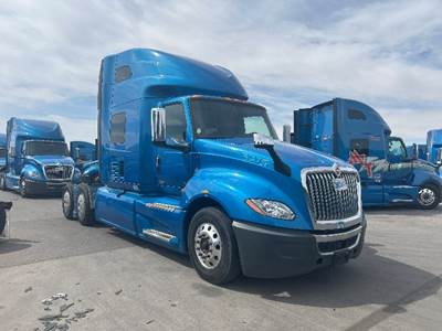 International LT625 Single Axle Sleeper Semi Truck - 73" Integral Sleeper, Cummins 400HP, 11 Speed Automatic