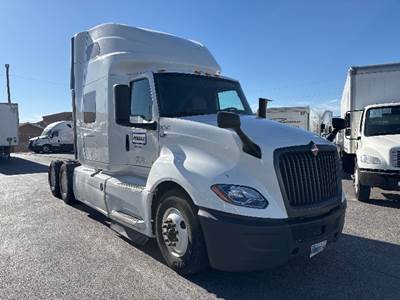 International LT625 Sleeper Semi Truck - 73" Integral Sleeper, Cummins 450HP, 12 Speed Automatic