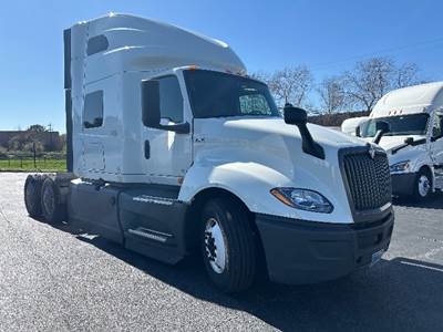 International LT625 Sleeper Semi Truck - 73" Integral Sleeper, Cummins 450HP, 12 Speed Automatic