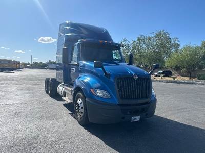 International LT625 Sleeper Semi Truck - 73" Integral Sleeper, 450HP, 12 Speed Automatic