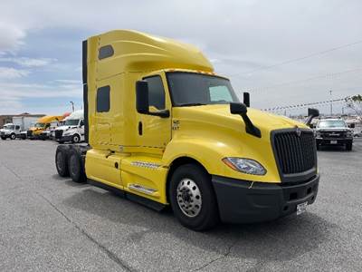 International LT625 Sleeper Semi Truck - 73" Integral Sleeper, Cummins 450HP, 12 Speed Automatic