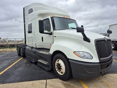 International LT625 Sleeper Semi Truck - 73" Integral Sleeper, Cummins 450HP, 12 Speed Automatic