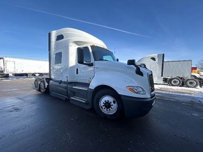 International LT625 Sleeper Semi Truck - 73" Integral Sleeper, Cummins 450HP, 12 Speed Automatic