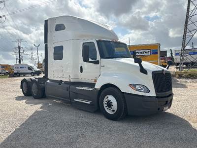 International LT625 Sleeper Semi Truck - 73" Integral Sleeper, Cummins 450HP, 12 Speed Automatic