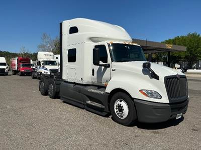 International LT625 Sleeper Semi Truck - 73" Integral Sleeper, Cummins 450HP, 12 Speed Automatic