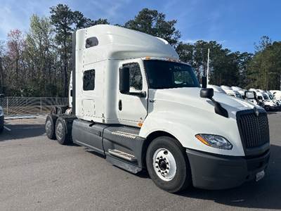 International LT625 Sleeper Semi Truck - 73" Integral Sleeper, Cummins 450HP, 12 Speed Automatic