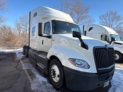 International LT625 Sleeper Semi Truck - 73" Integral Sleeper, Cummins 450HP, 12 Speed Automatic